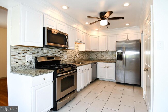 Building Photo - 4842 Randolph Dr