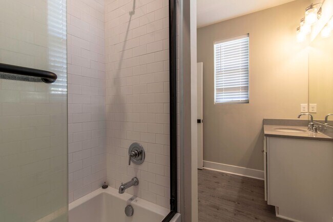 Building Photo - Downtown Milford Year Round Rental - Unfur...