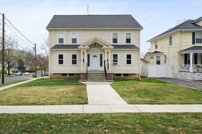 Building Photo - 326 Mercer Ave