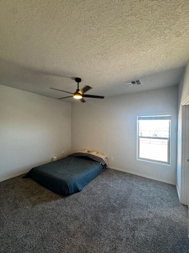 Building Photo - Newer 3 Bed / 2 Bath Home (Built 2024) in Los Lunas