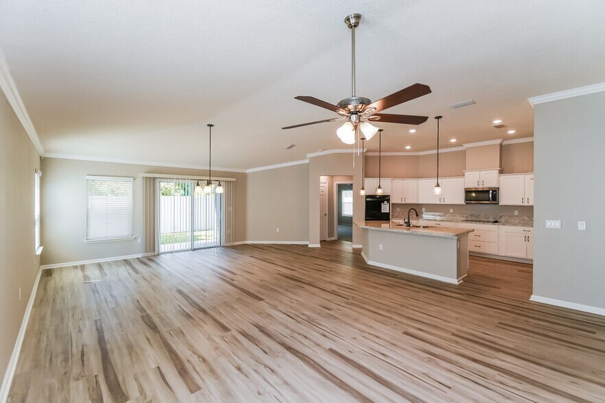 Building Photo - 12410 Sea Island Dr