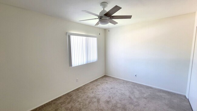 Building Photo - 267 W 6th Ave