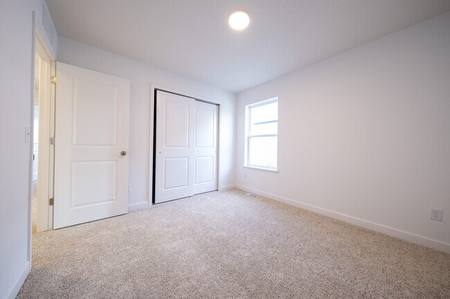 Building Photo - 22660 Isla Wy