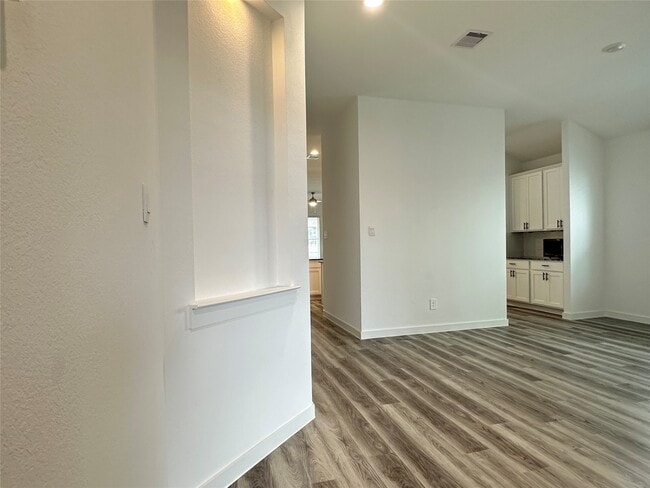 Building Photo - 2314 Cool Grns St