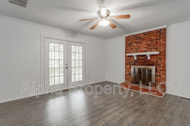 Building Photo - 134 Saturn Ln