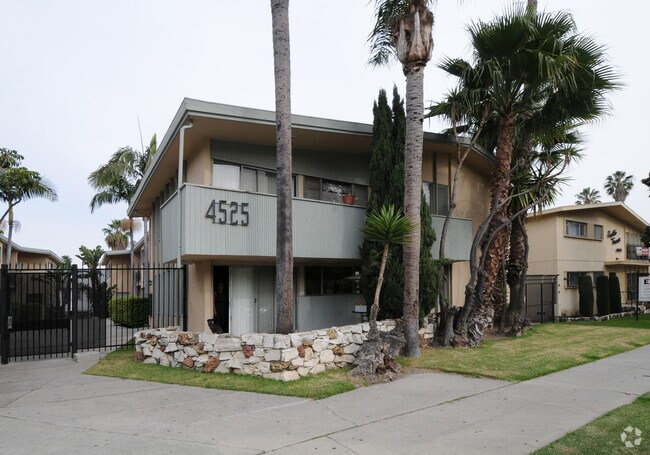 Primary Photo - 4525 Santo Tomas Dr