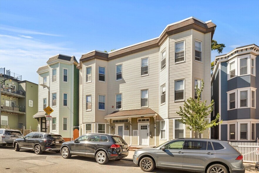 Building Photo - 39 I St