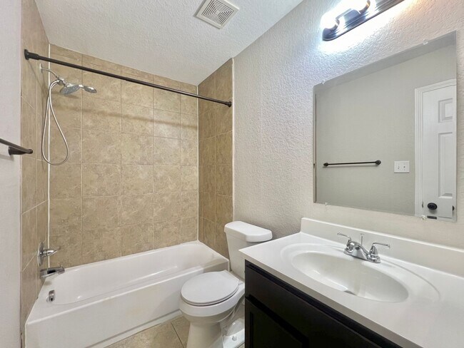 Building Photo - 3 bed 2.5 bath conner townhome $1,345