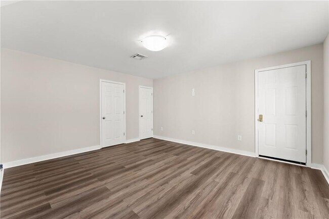 Building Photo - 2050 Shaffer Rd