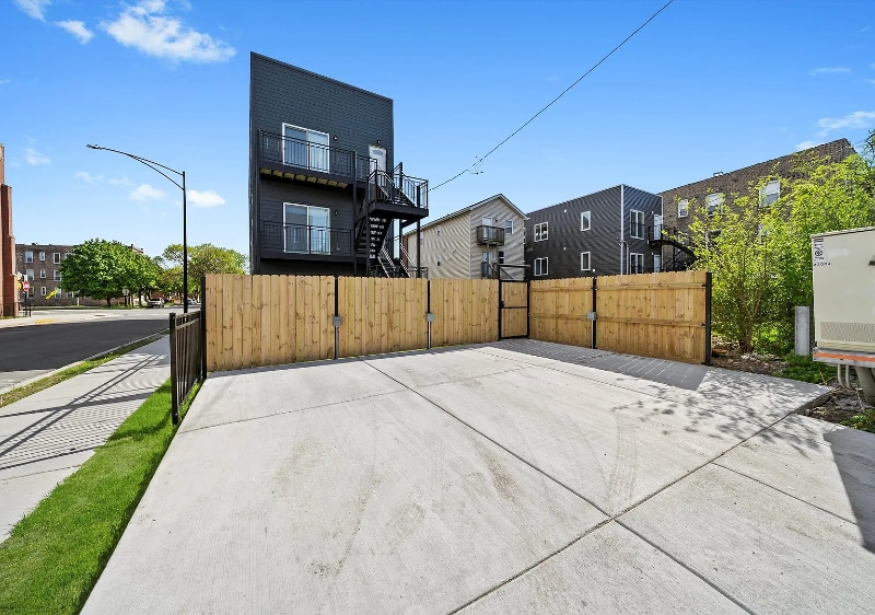 Building Photo - 2700 W Jackson Blvd