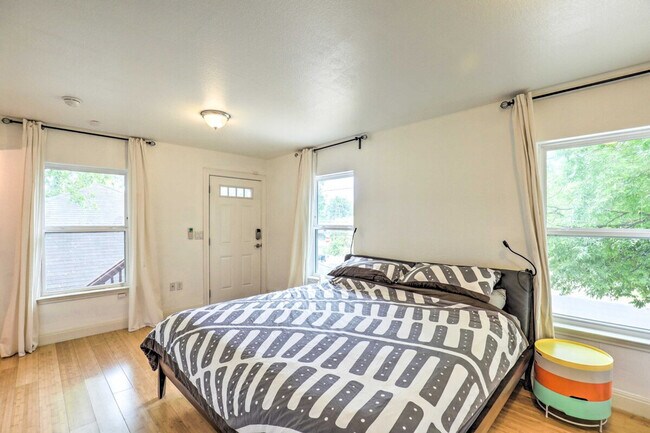 Building Photo - 3600 Govalle Ave