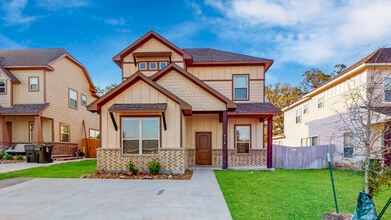 Building Photo - 311 Fairway Dr