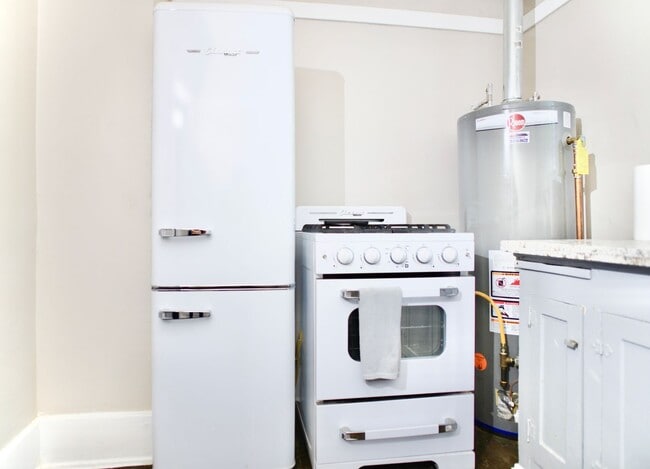 Building Photo - Furnished 1 Bedroom Downtown Tucson