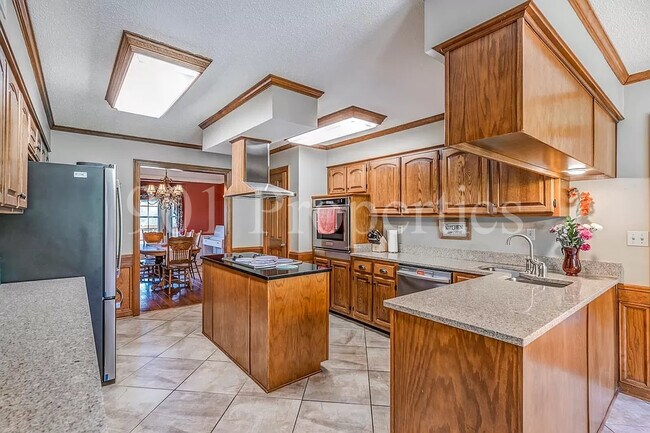 Building Photo - 5981 Diplomat Pl