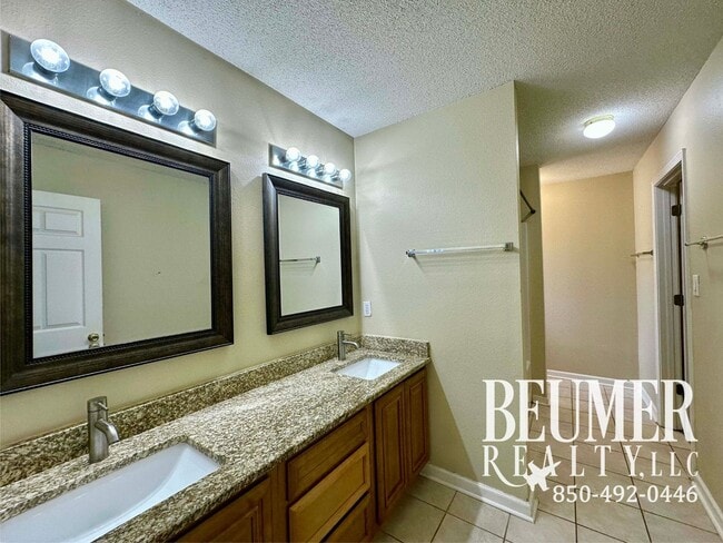 Building Photo - Charming Home with Spacious Backyard and Modern Upgrades Near NAS Pensacola