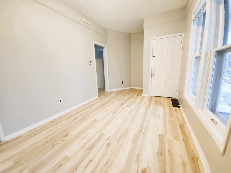Living room - 352 8th St E