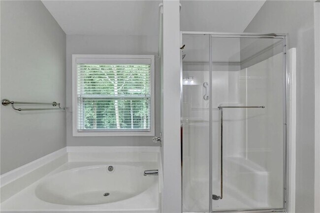 Building Photo - 2208 Staunton Dr NW