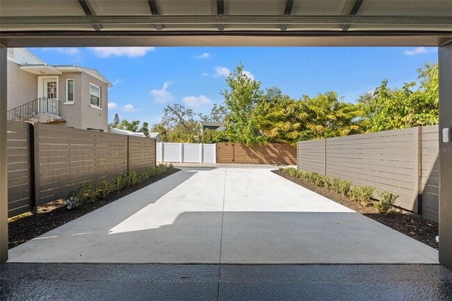 Building Photo - 807 W Park Ave