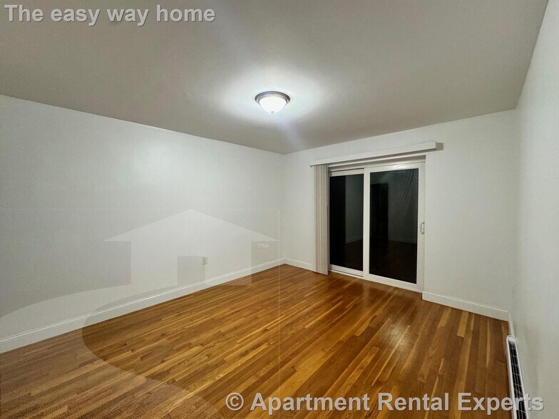 Building Photo - 134 Summer St