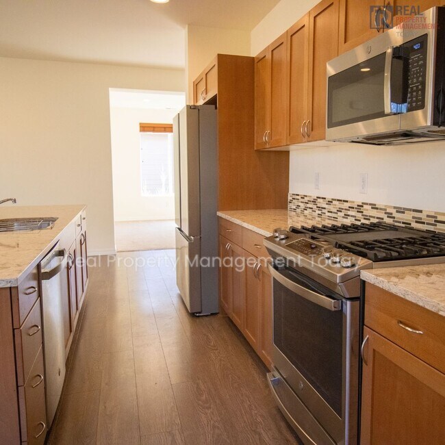 Building Photo - Beautiful 2 Bed Rambler! 55+ Community!