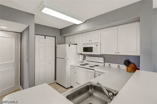 Building Photo - 1265 Wildwood Lakes Blvd