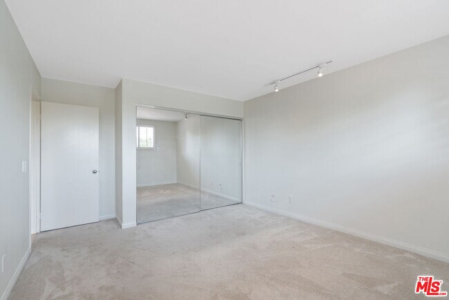 Building Photo - 23454 Park Hermosa