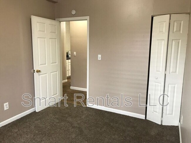 Building Photo - 2239 Keokuk St