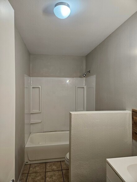Building Photo - 111 Joy Dr
