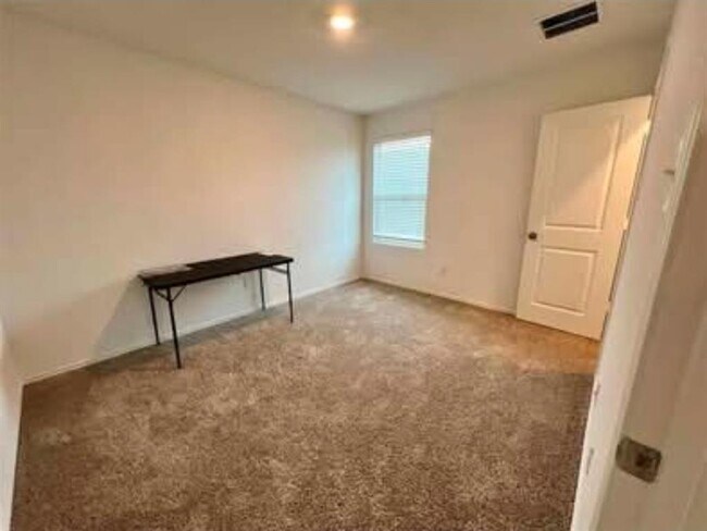 Building Photo - 420 Halfmoon Dr