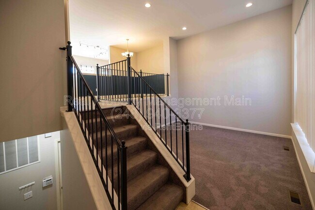 Building Photo - 264 E Palmer St