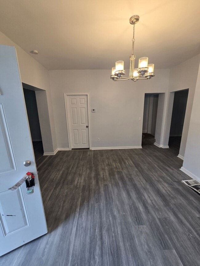 Building Photo - 3 BEDROOM SINGLE FAMILY