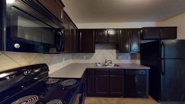 Building Photo - FREE DECEMBER RENT!!