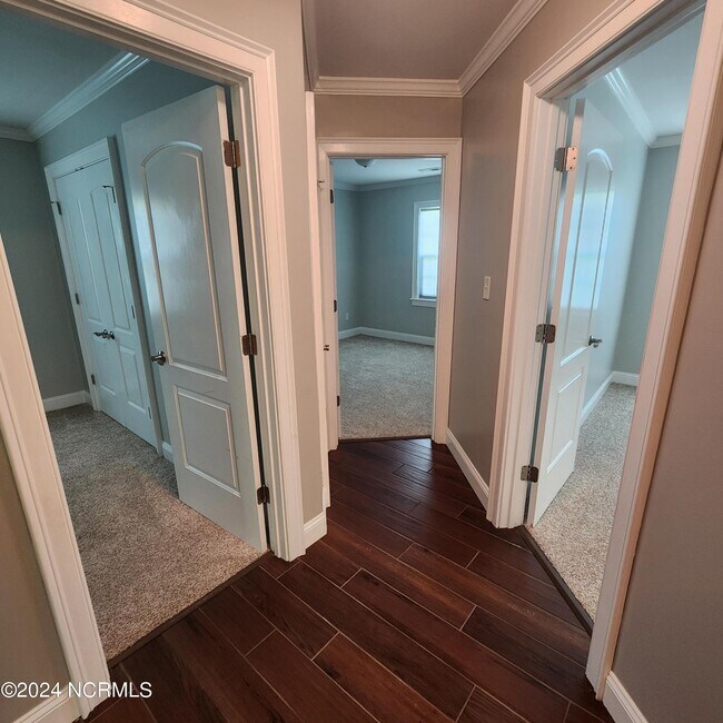 Building Photo - 115 Blue Bird Ln