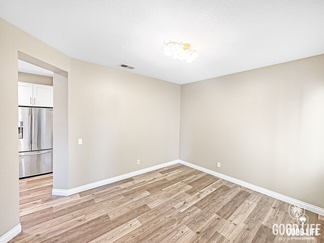 Building Photo - Great 4B/3BA House in Oceanside w/ a Large Loft!