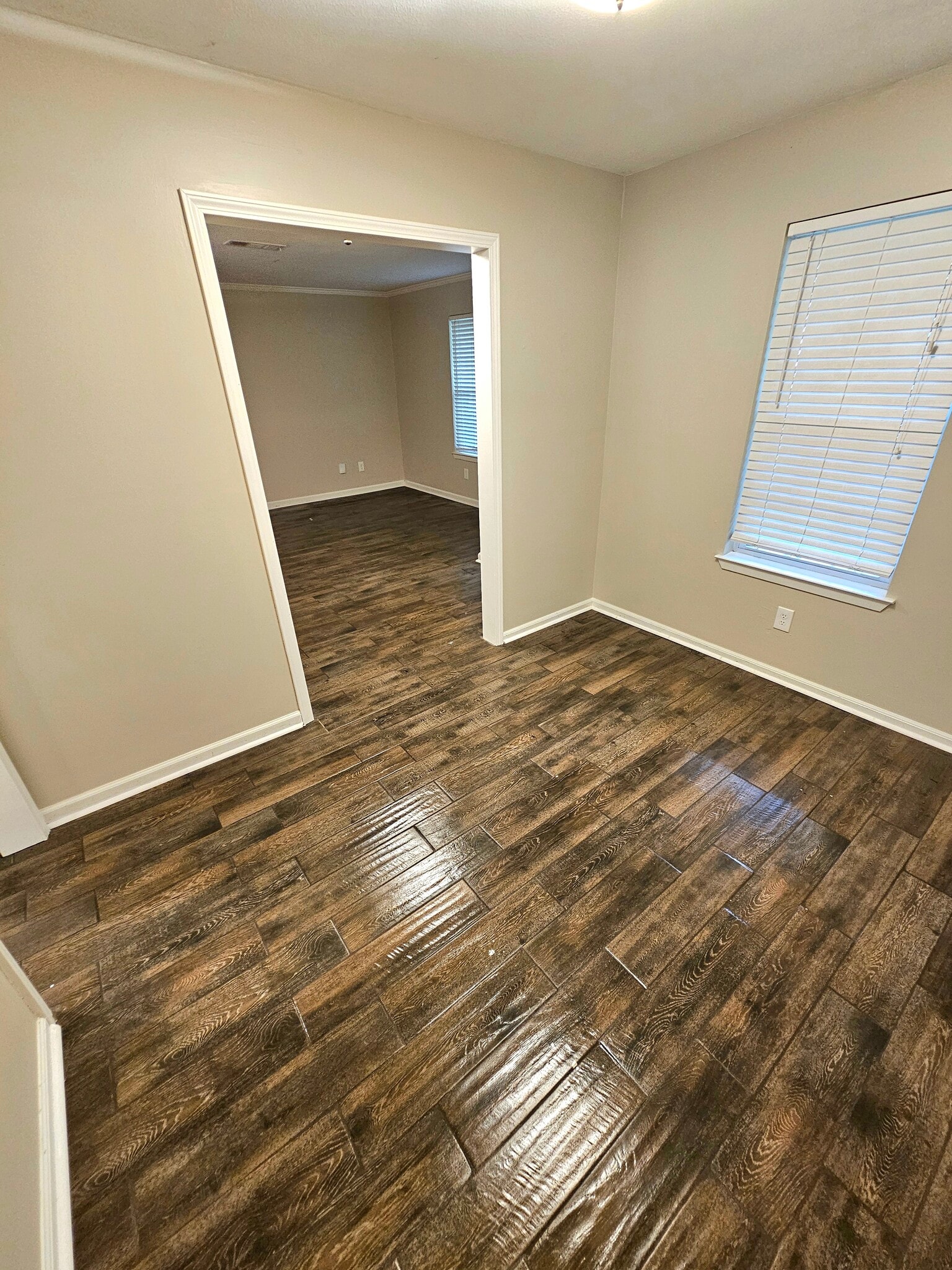 Building Photo - 516 Colynwood Dr