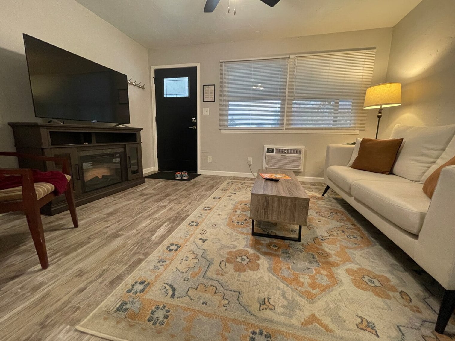 Building Photo - 915 W Weiland Ave