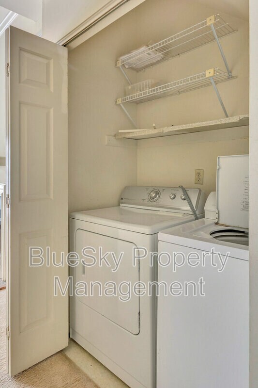 Building Photo - 1012 Huntwood Ln