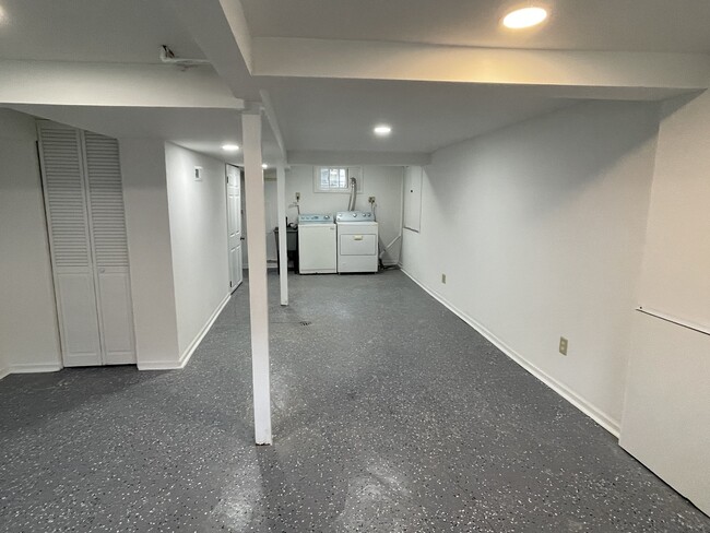 Building Photo - 114 E Richmond St