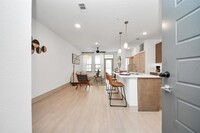 Building Photo - 4840 N Shepherd Dr
