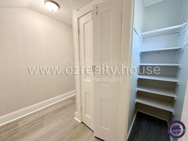 Building Photo - 209 Eldred Ave