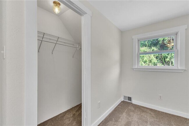 Building Photo - 116 Purvis Ln