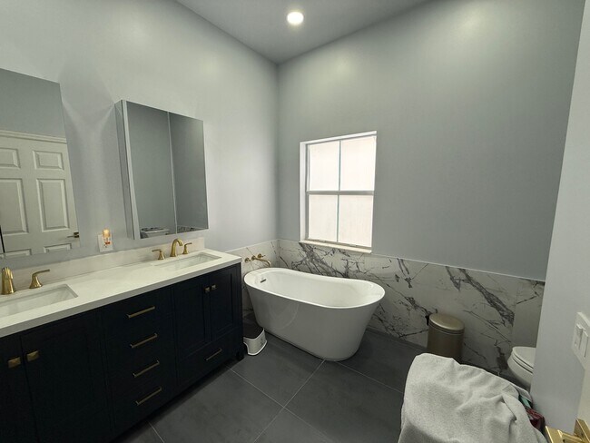 Building Photo - 4227 Sabal Ridge Cir