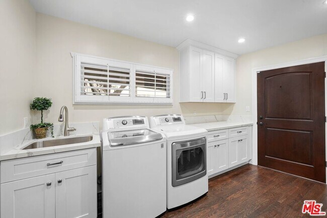 Building Photo - 15434 Sutton St