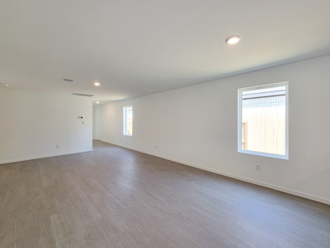 Building Photo - 1519 Gardenia Grv Ln