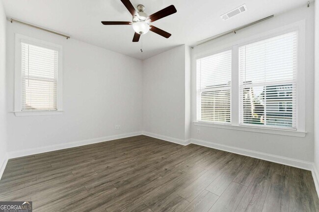 Building Photo - 2025 Abbey Rd