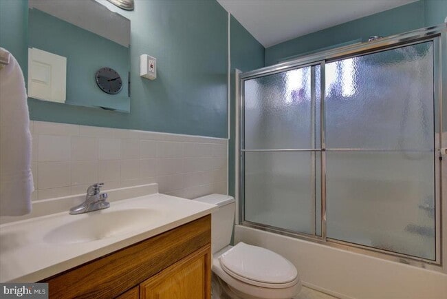 Building Photo - 335 E Lancaster Ave