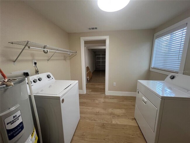 Building Photo - 421 Adams Ct NW