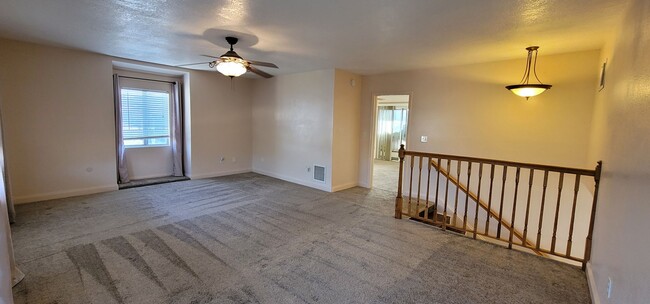 Building Photo - 3 Bedroom W/ an Office in Country Club Est...