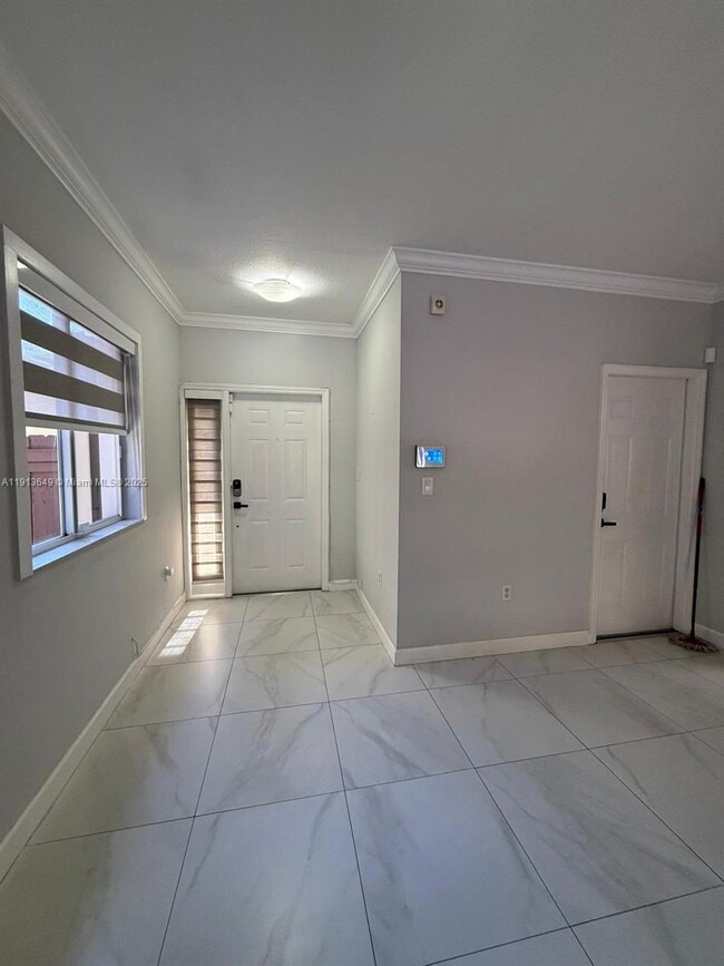 Building Photo - 239 SE 31st Terrace