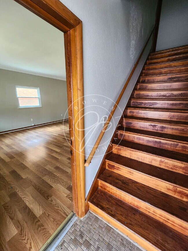 Building Photo - up to 1 month free!Charming 1-Bed with Spacious 1050 Sq Ft Layout in Toledo's Heart!